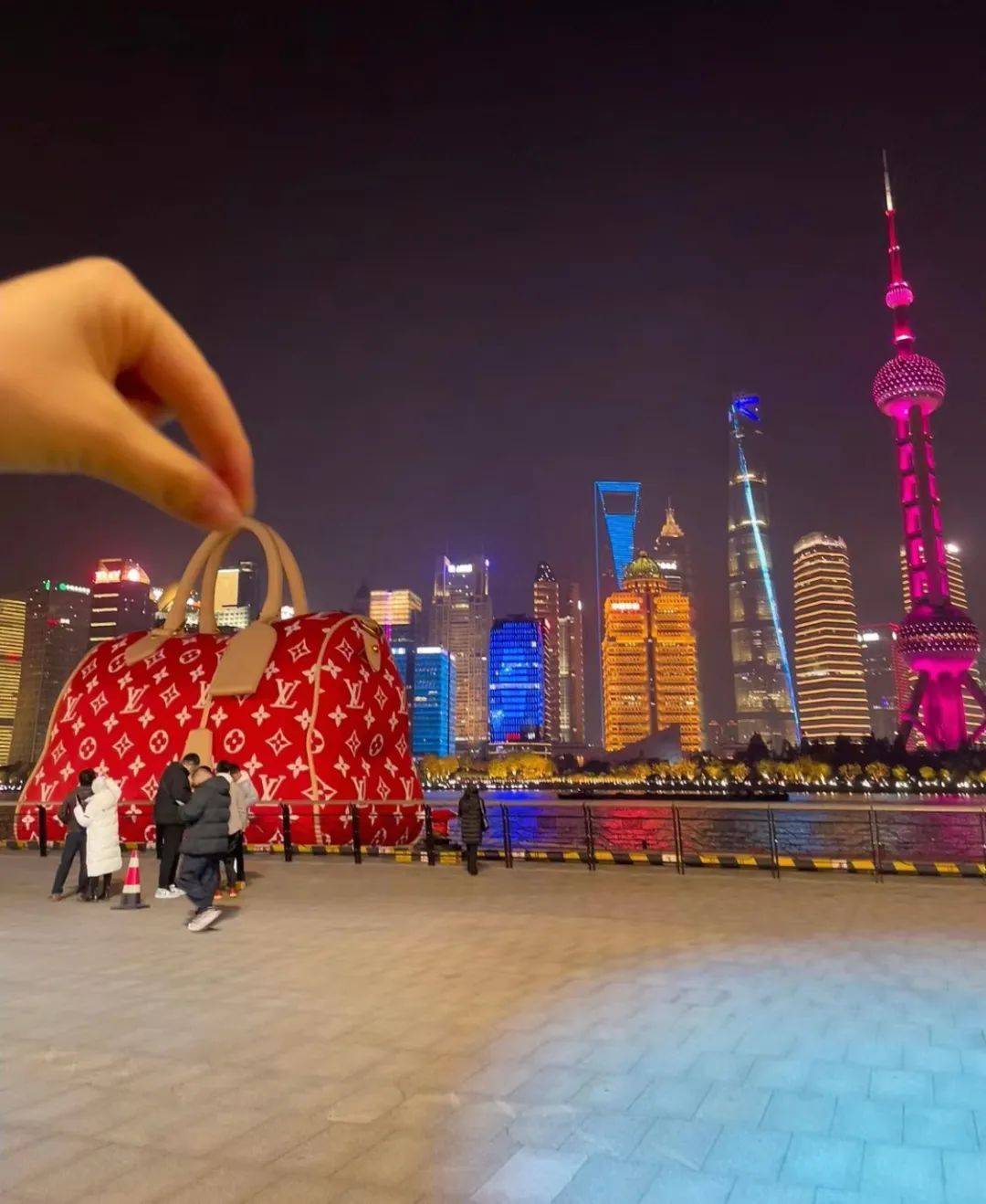 lv在上海黄浦江上打造一座巨型"显眼包"_营销_品牌_消费者