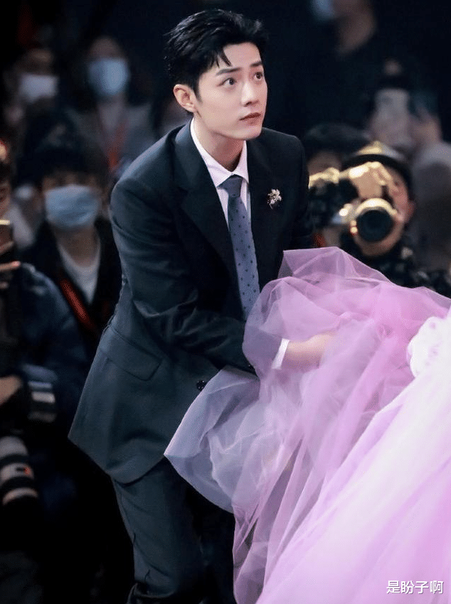 众女星都美出了天际,却被他抢足了风头!_肖战_造型_杨紫