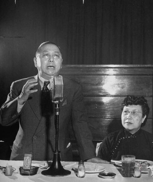 选举过程中,孙科的竞争对手肆意诋毁蓝妮的名誉,说蓝妮曾经有汉奸嫌疑