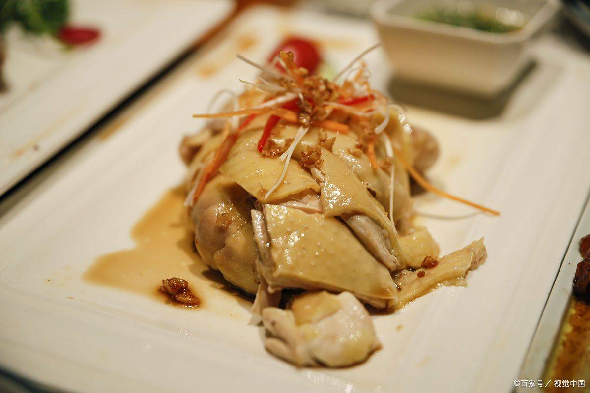 接下来将为您详细介绍制作白切鸡的步骤及技巧,让您也能在家轻松享受