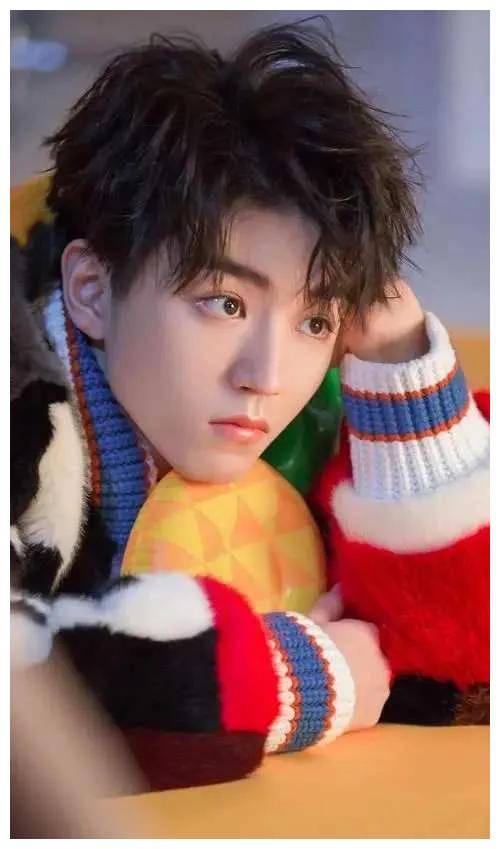 王俊凯疑似恋情传闻!经纪人杨柳响应否认,网友热议._质疑_明星_形象