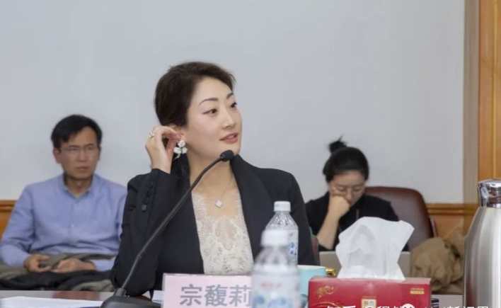 娃哈哈新掌门宗馥莉:14岁起留学美国,归来继承500亿家业