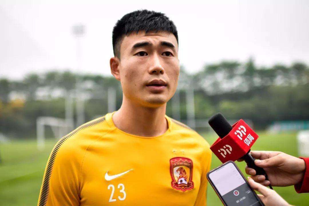 武汉三镇挖不动的球员 除了邓涵文 还有这个多面手国脚_张晓彬_赛季