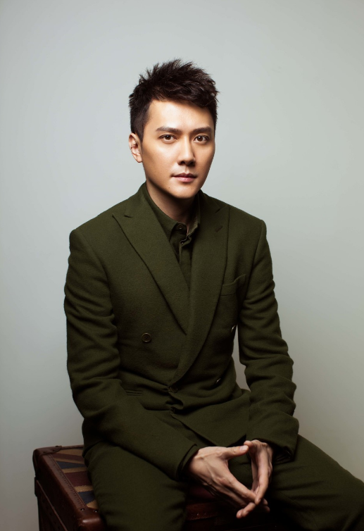 赵丽颖冯绍峰9年五次擦肩而过:你来我热情相拥,你走我坦然放手_合作