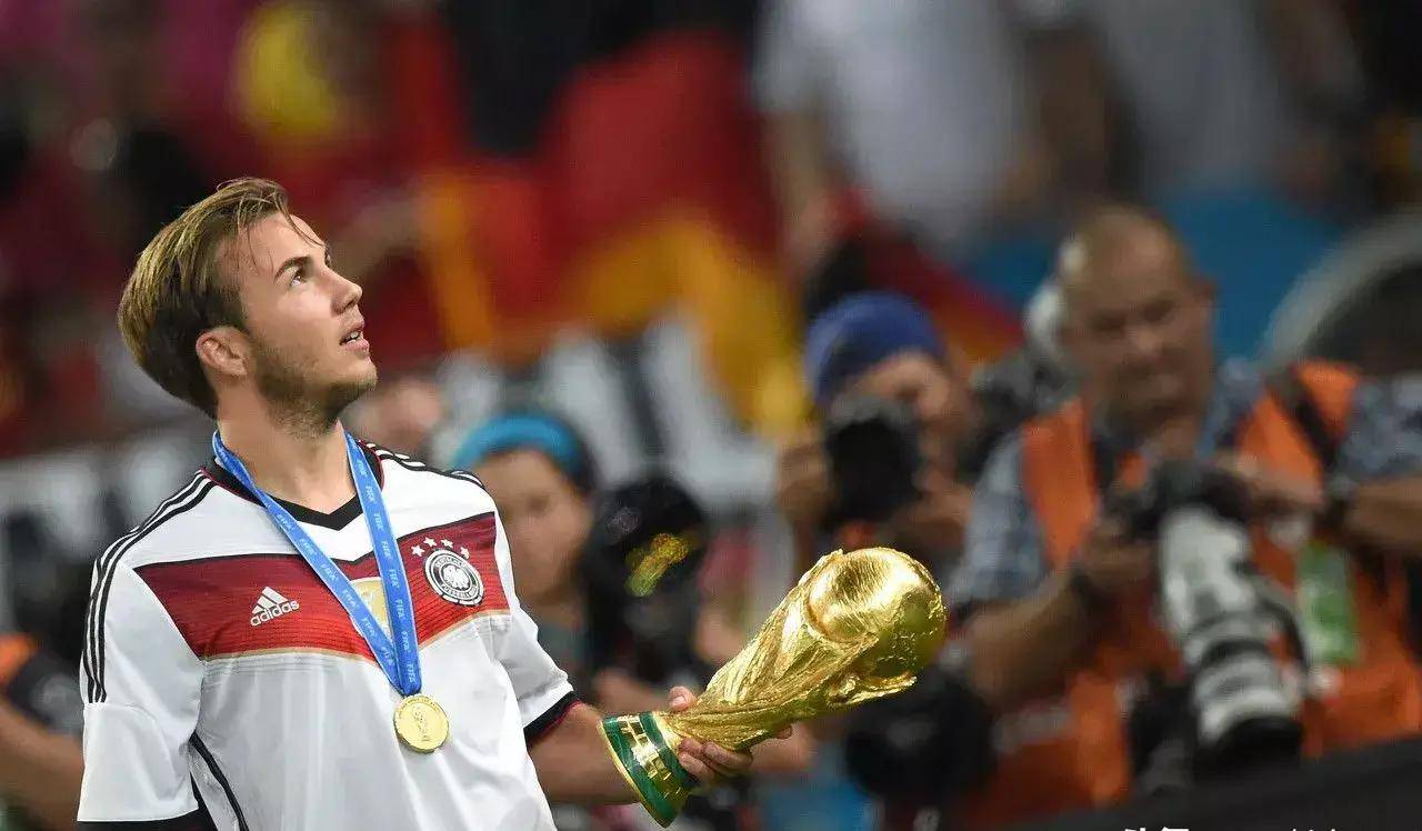 从世界杯英雄到落空巨人,被时间偷走的格策,又有了第二个春天?