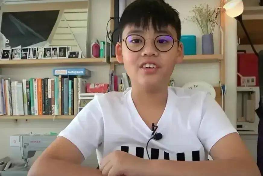 嘴凸龅牙,颜值下滑,父子像兄弟,明星混血儿的颜值也不过如此_周华健