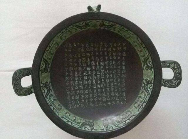 九大镇国之宝文物时,西周利簋力压司母戊鼎成为中国古代青铜器的代表