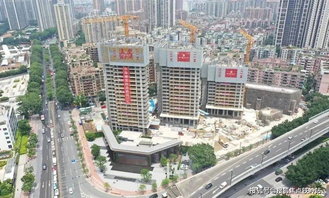 如果不想坐地铁,也可以驾车出行,小区门口就是东晓南路和工业大道南路