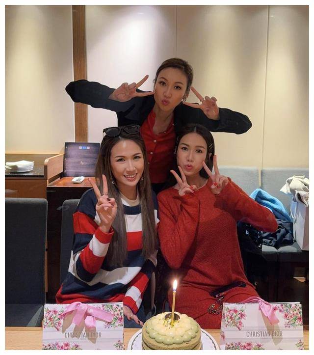 tvb女艺人庄思明和她的双胞胎姐姐庄思敏在娱乐圈中关系良好,两人不仅