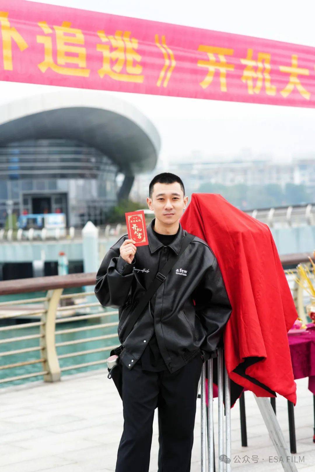 赵冉新戏《海外追逃》开机:担任男主上演正义之行 敬请期待!