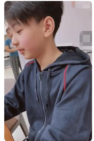 据了解,小林青霞的二儿子叫谢振南,英文名叫quintus,10年出生,目前