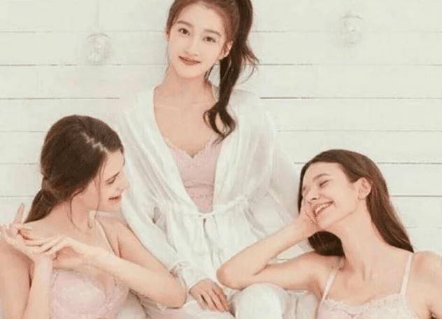 关晓彤突破自我代言衣服策划,逆天大长腿超惊艳,鹿晗可真捡到宝了