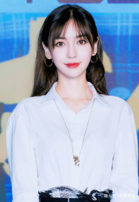 杨颖复出八卦不断,"自拍照"明显消瘦,和黄晓明分手后状态堪忧