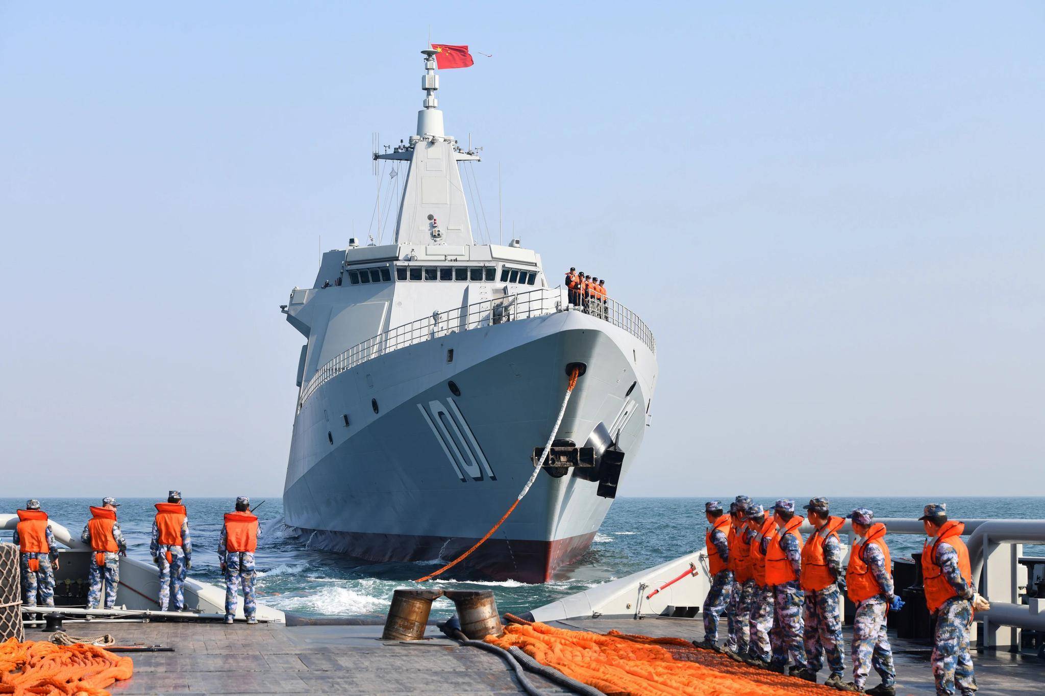 新一轮爆兵重启,中国第二批8艘055大驱,武器升级碾压美军舰