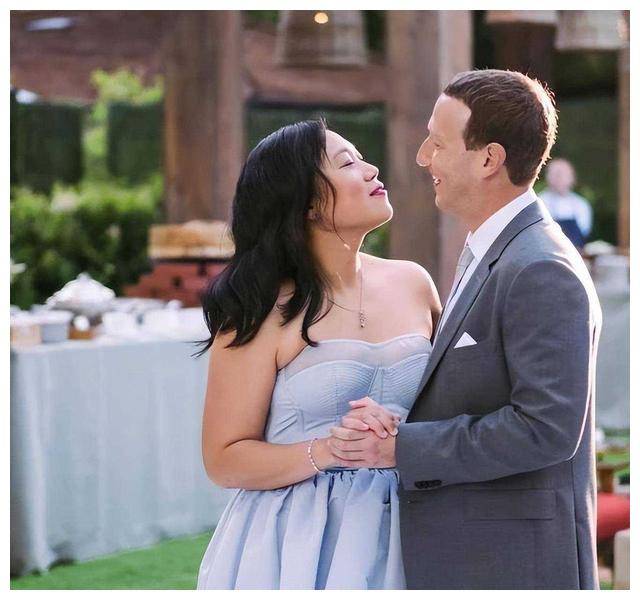 扎克伯格携华裔老婆庆生,素颜接地气抵达日本!_小扎_照片_夫妇