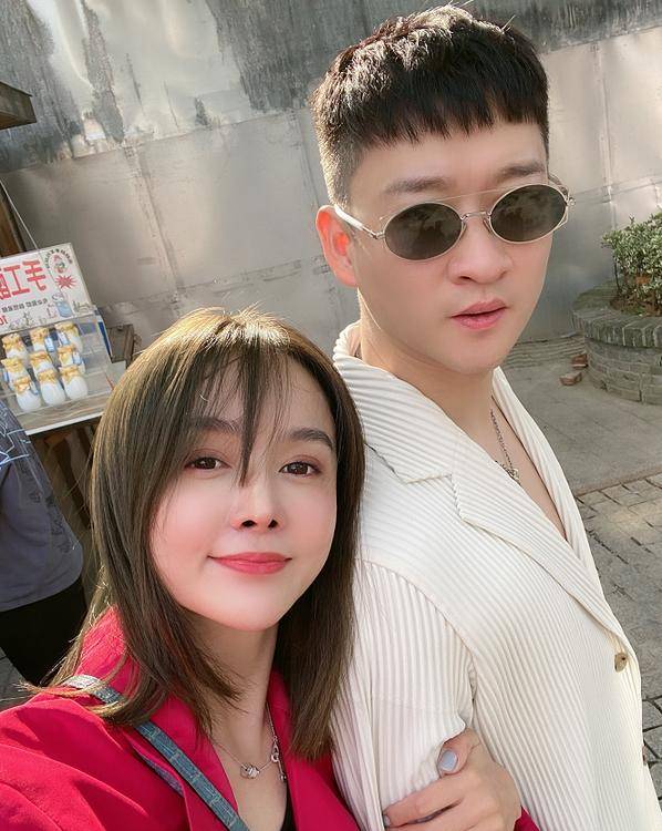曹云金官宣承认恋情,二人晒合照秀恩爱,新女友到底是何背景?