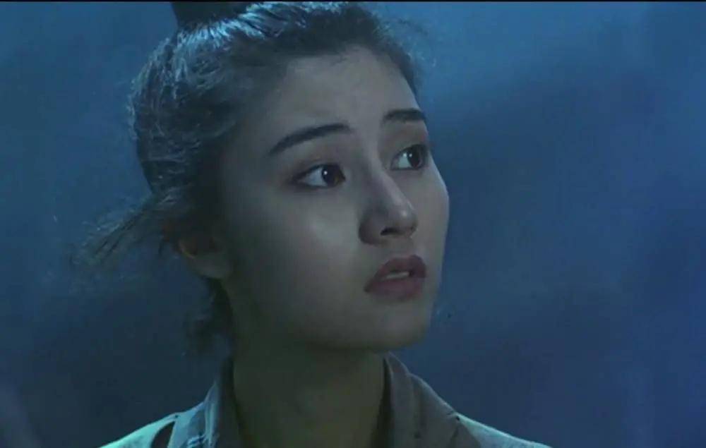 李嘉欣的第一部电影作品是《倩女幽魂2》,在其中饰演"傅月池",成就了