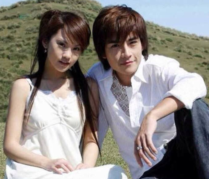 杨丞琳晒与贺军翔王传一合照,十五年后再次同框,网友:爷青回_何俊