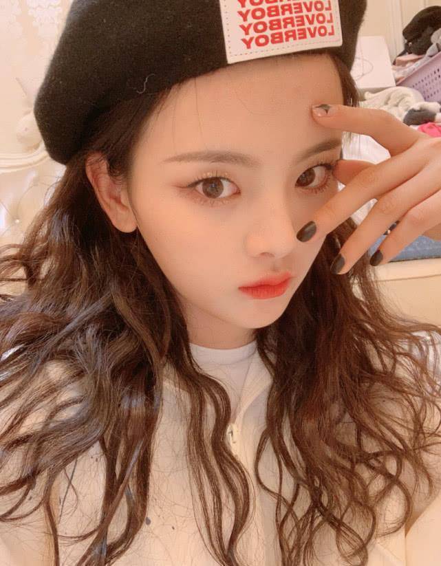 杨超越牙疼疼到上头彻夜未眠,但也阻止不了耍酷,全副武装的酷女孩