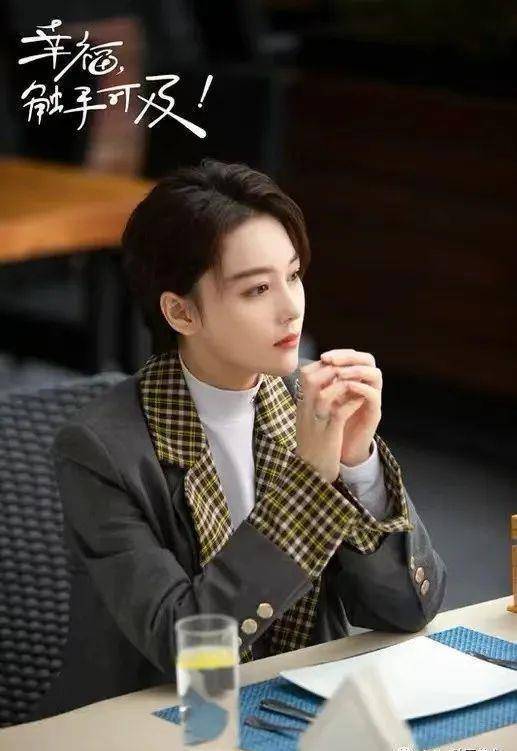 张馨予:民国美女造型太美,嫁给爱情成为军嫂,对的人幸福一辈子_何捷