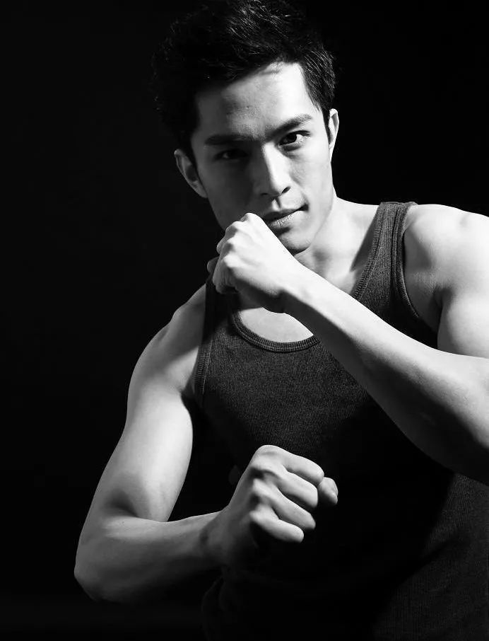 如今在凤凰卫视担任《凤凰全球连线》及《凤凰焦点关注》节目的主