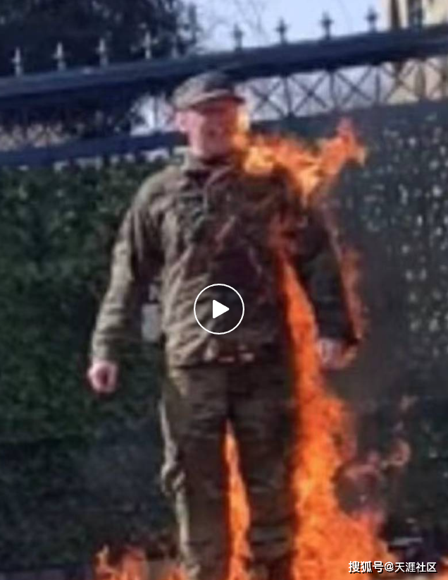 不仅站着不动硬抗烈焰,布什内尔还不断的高呼"free palestine",每一次