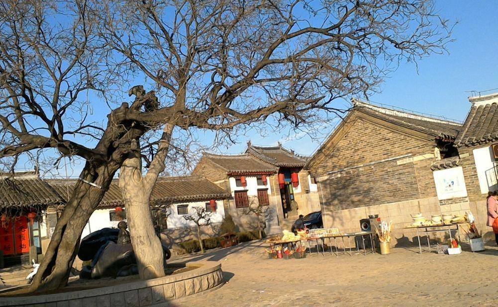 牟氏庄园门票平时12元/人,节假日30元/人.有兴趣的朋友可以去看看!