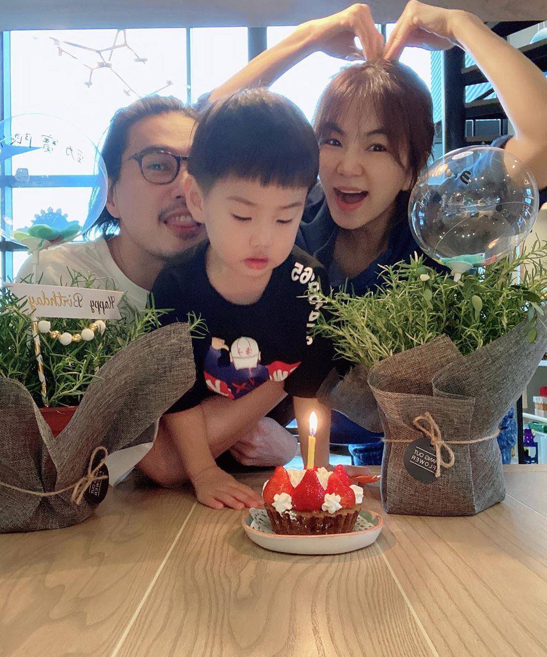 ella发长文为劲宝庆生,分享独特育儿经验,劲宝与爸爸如复制粘贴_孩子