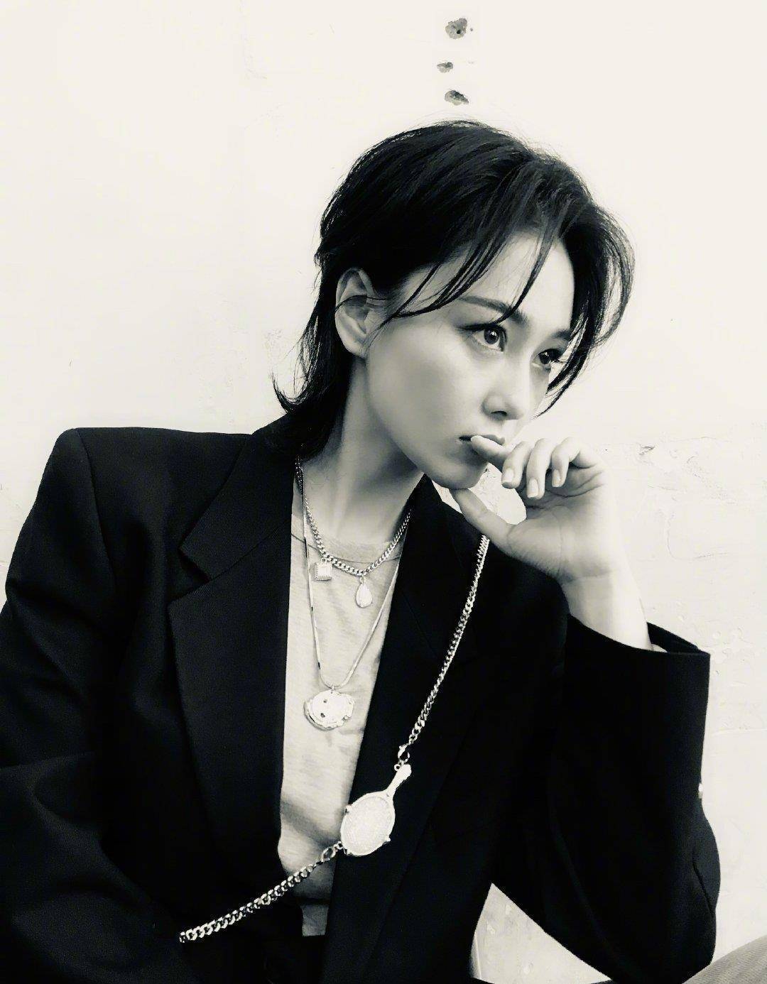 粉丝给张馨予做安利图,惹本尊"咆哮"发文:能好好给我搞搞不?