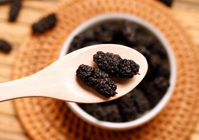 每天坚持"桑葚干泡水"喝,后来怎么样了呢?