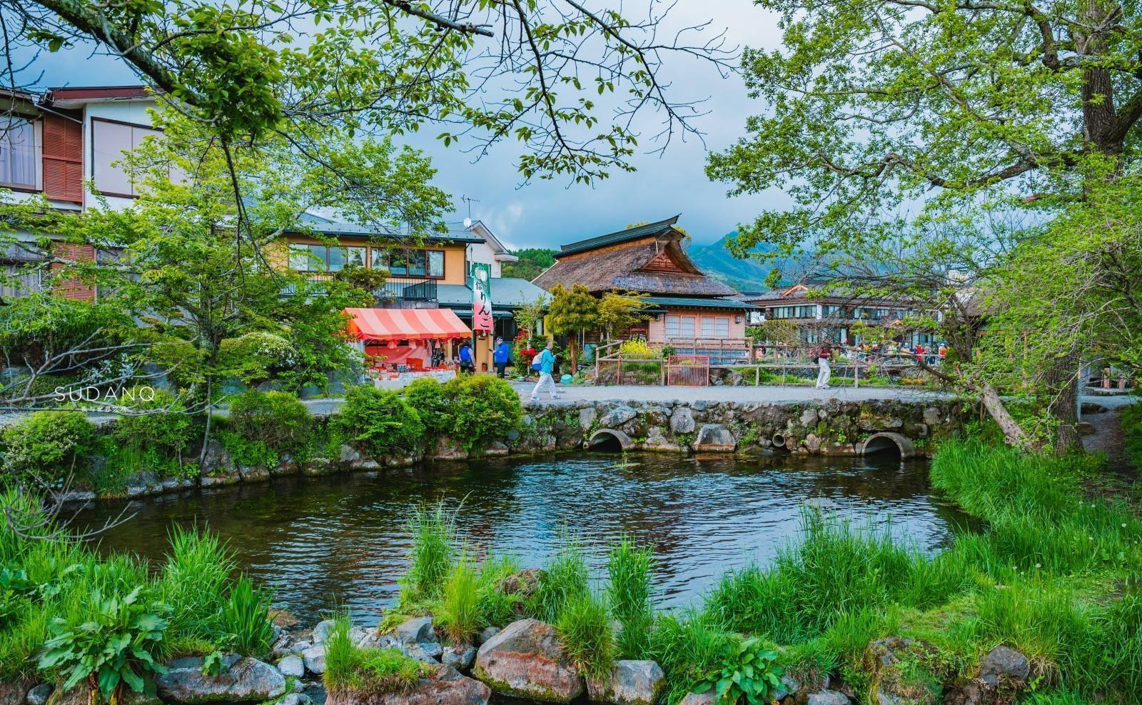 日本这个小景点挺美,有"日本九寨沟"之美誉,实景令人意外_富士山_池塘