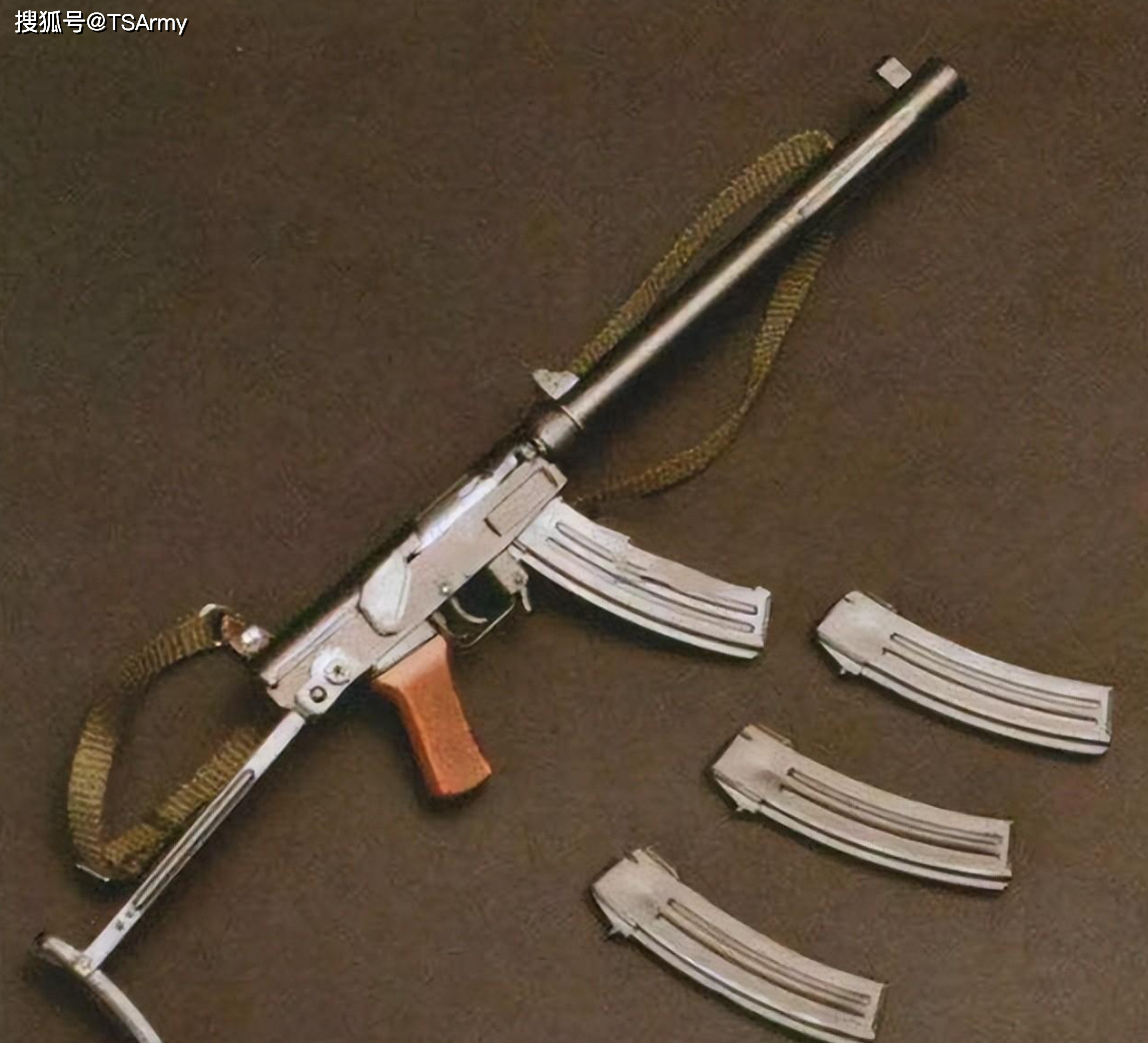 64式微声冲锋枪在上世纪六十年代设计,于1964年正式定型,当然这也是