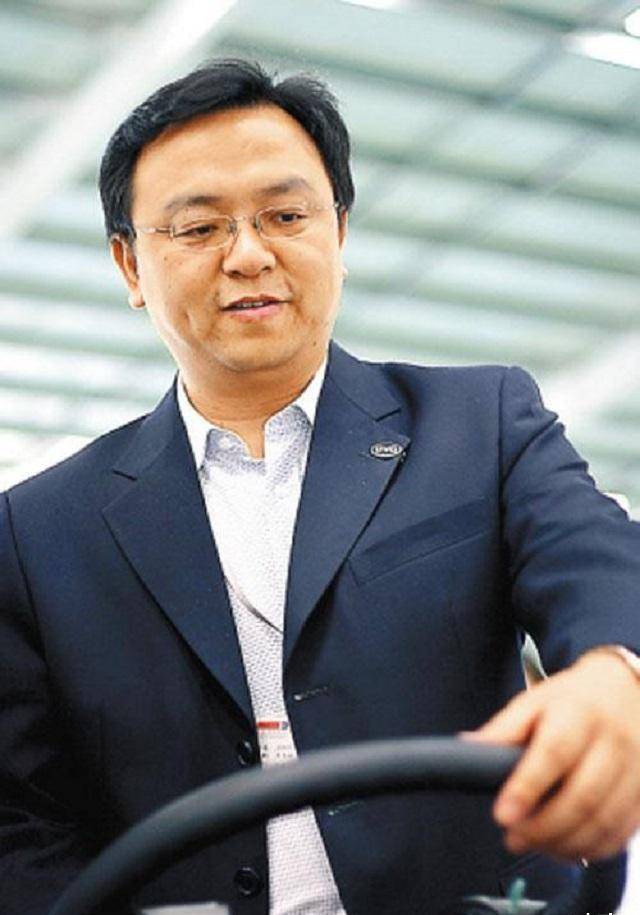 比亚迪创始人:嫂子卖嫁妆供他上学,今身价900亿,和哥嫂住对门_王传福
