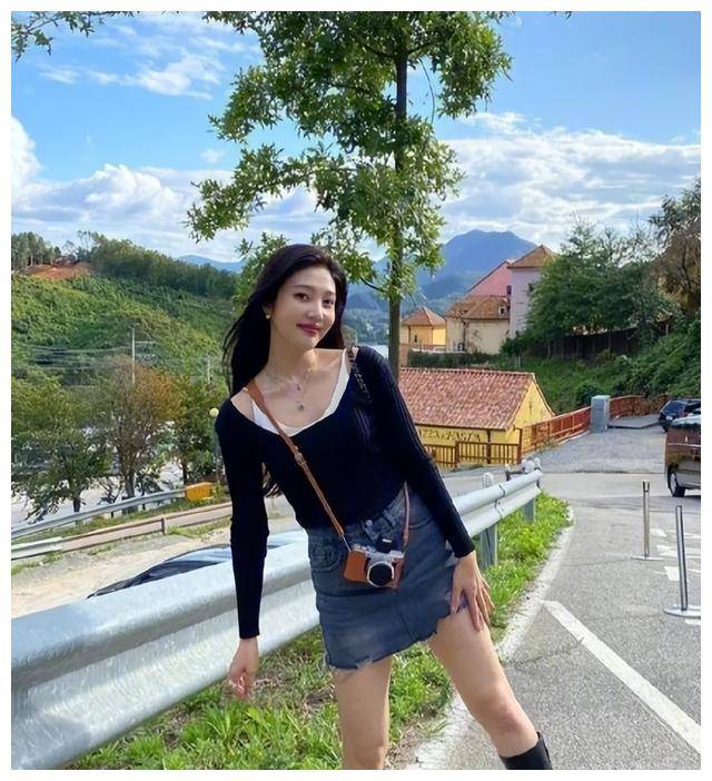 韩国著名女星谈女团着装:我想保护她们,引发网友热议_李孝利_服装