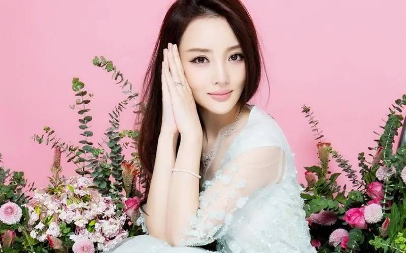 李小璐被曝插足常远婚姻,曾出轨被骂出娱乐圈,42岁仍"风流"?