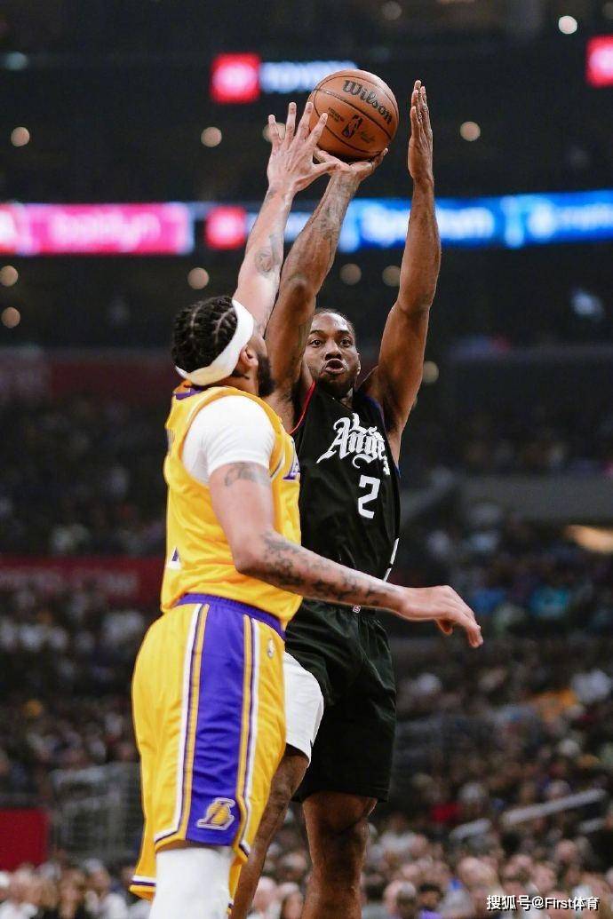 7三分创生涯纪录!湖人21分大逆转_戴维斯_哈登_助攻