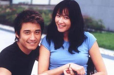 在那个年代火得一塌糊涂的都市题材电视剧"真情告白"就是瞿颖和胡兵两