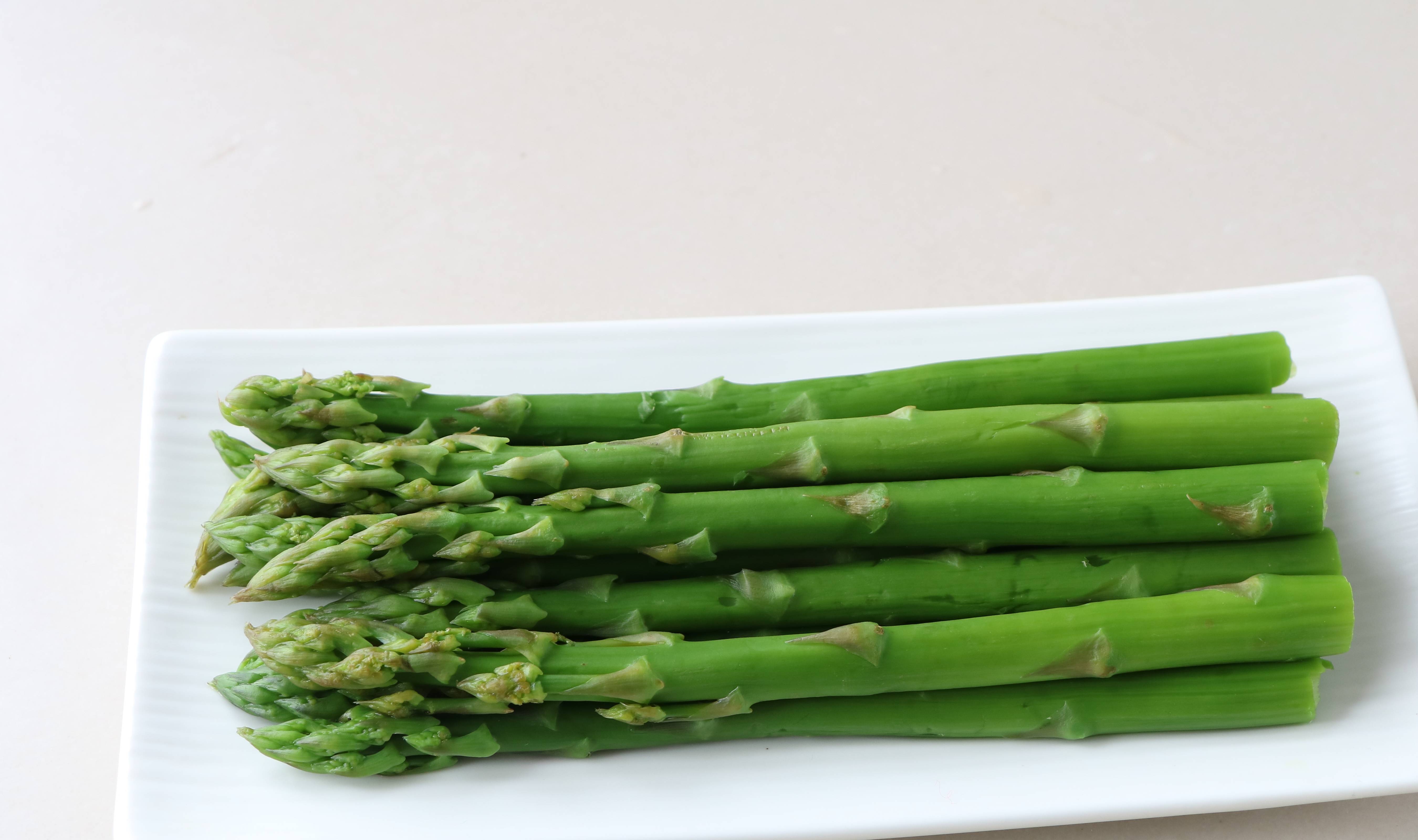 三月可以不吃肉,但这菜必吃,防癌抗癌比肉营养美味,现在吃不贵_芦笋