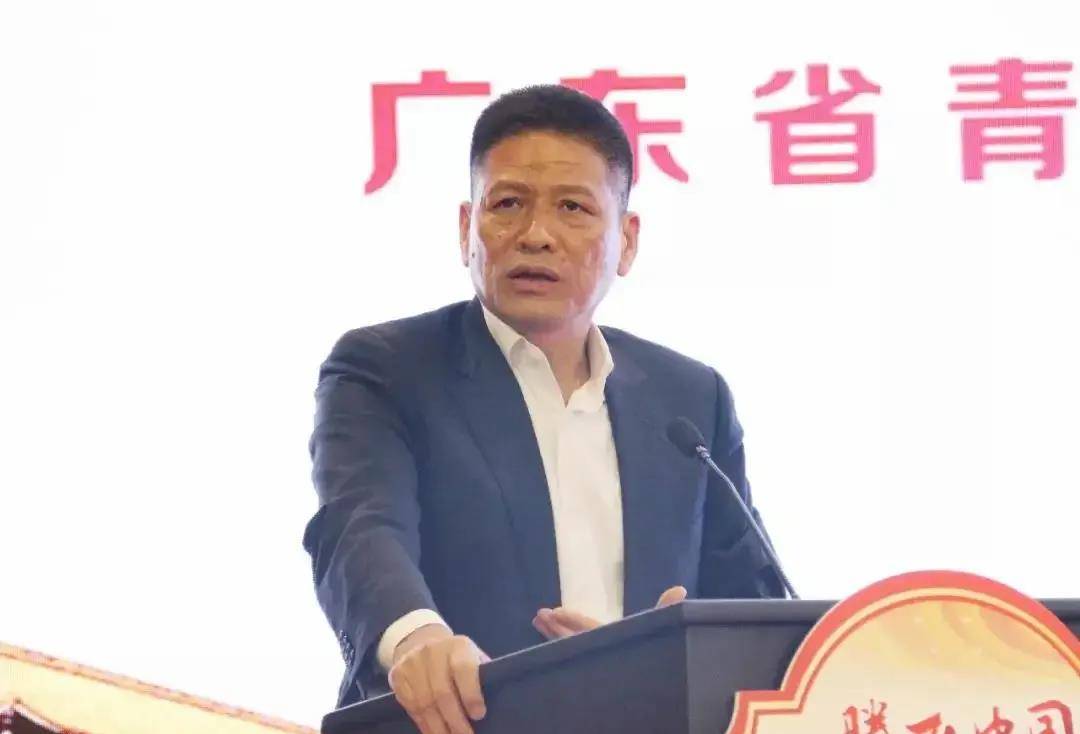 爆满,生意红火的时候人手不够,苏志刚这个老板还得亲自下厨房帮手甚