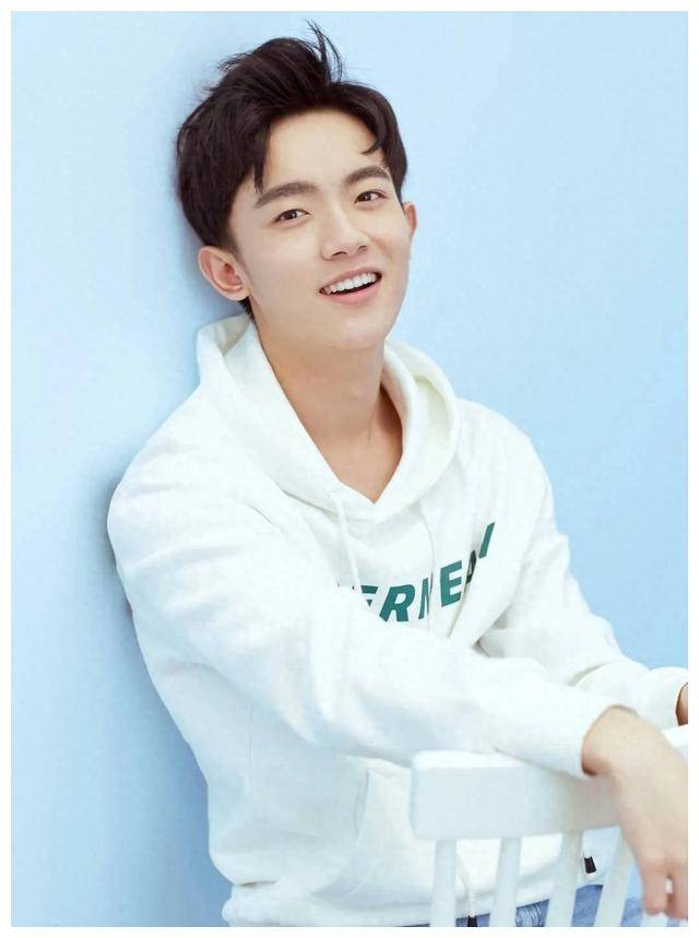 百万粉丝追捧中,李明德风头正劲,传说中的网红!_阳光_观众_演技