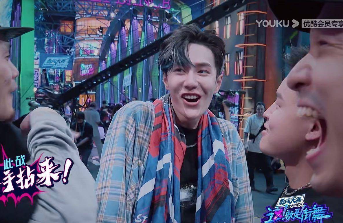 王一博《街舞》被"吓到",选手太强不敢点评,现场battle成了"表情包"
