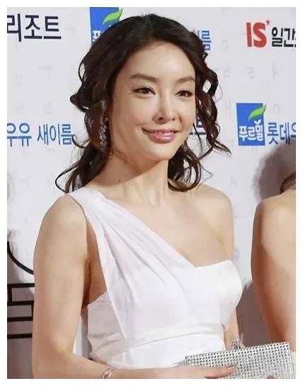 张紫妍_权贵_社会