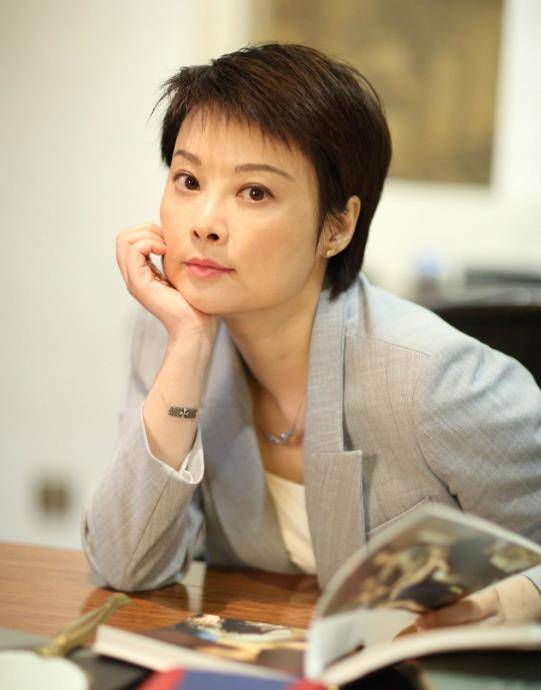 不怕"潜规则"的7位女星:就算没后台,狠起来"大佬"