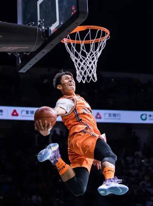 郭艾伦询问还等他吗?