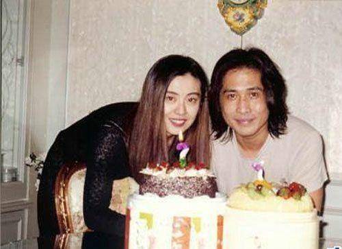 曾有媒体爆料王祖贤与齐秦已经登记结婚后来又退了,这事现在还未得到