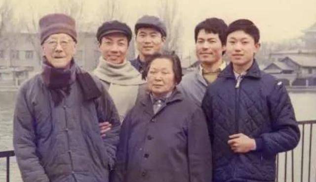 张伯驹:半个故宫都是他捐的,政府提出20万奖励,他摇摇头拒绝_保护