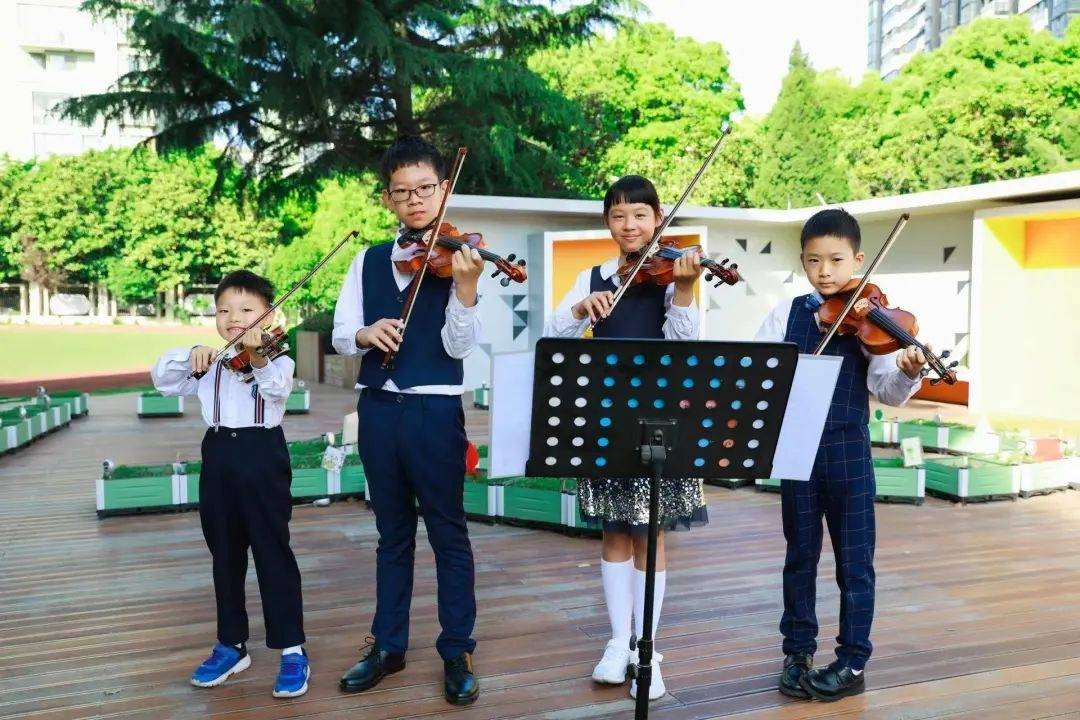 七宝外国语小学正在招聘语数英老师,应聘条件