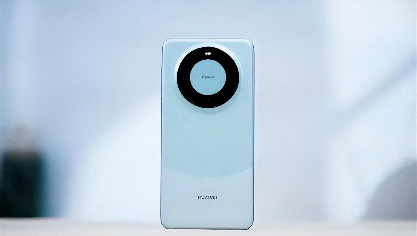 说实话,华为mate 60 pro确实不错,算得上是一部有颜又有料的手机,可以