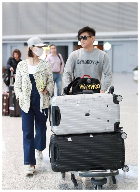 刘诗诗携大17岁老公低调出行潮流穿搭引关注吴奇隆反差显胖