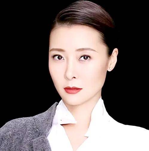 演员柯蓝:被诊断活不过38岁,爱情惹人争议,如今活出自己的精彩_孩子